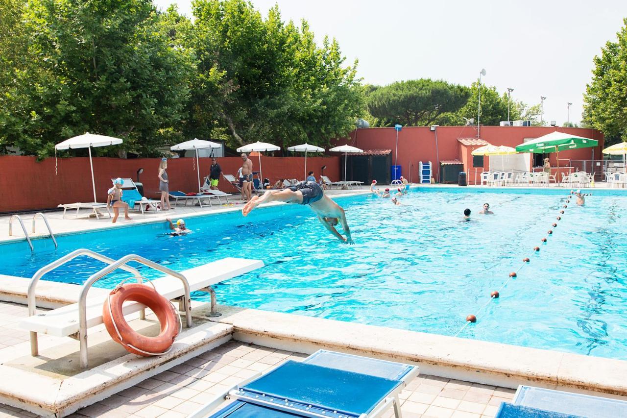 Hotel Camping Versilia Mare Lido di Camaiore Exterior foto