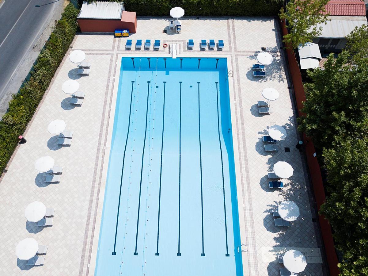 Hotel Camping Versilia Mare Lido di Camaiore Exterior foto